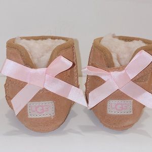 Baby girl ugg boots pink bow